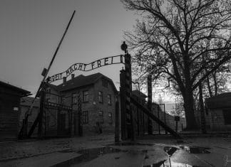ingang auschwitz 1