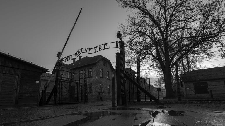 Entrance auschwitz 1